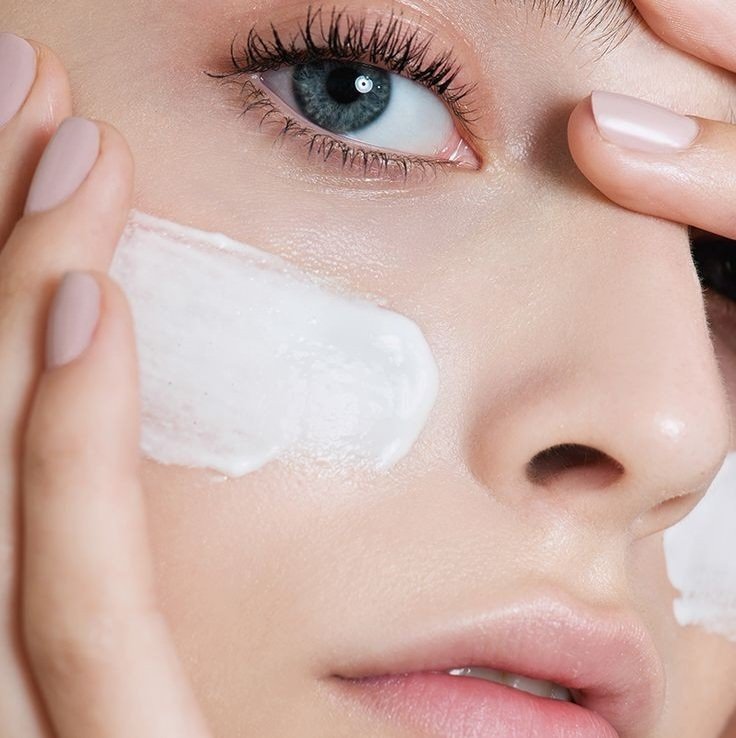 Các sản phẩm skincare nên dùng mấy lần một ngày trong chu trình chăm sóc da cơ bản?